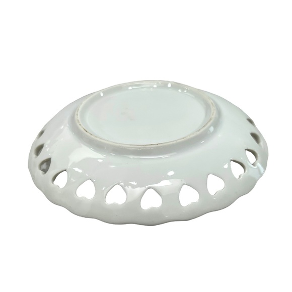 VINTAGE 1960s PORCELAIN TRINKET DISH WITH HAND PAINTED FLOWERS & HEART CUTOUTS - Picture 11 of 13